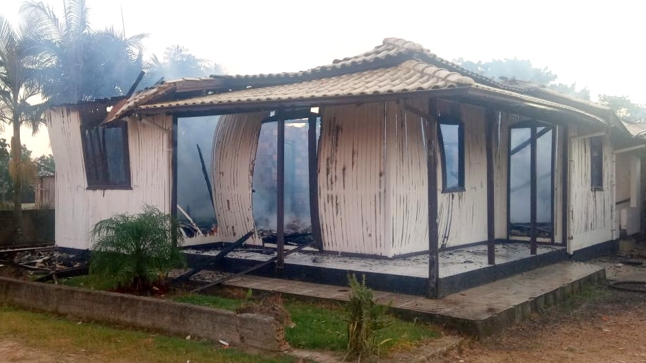 Bombeiros de Morro da Fumaça atendem incêndio em residência