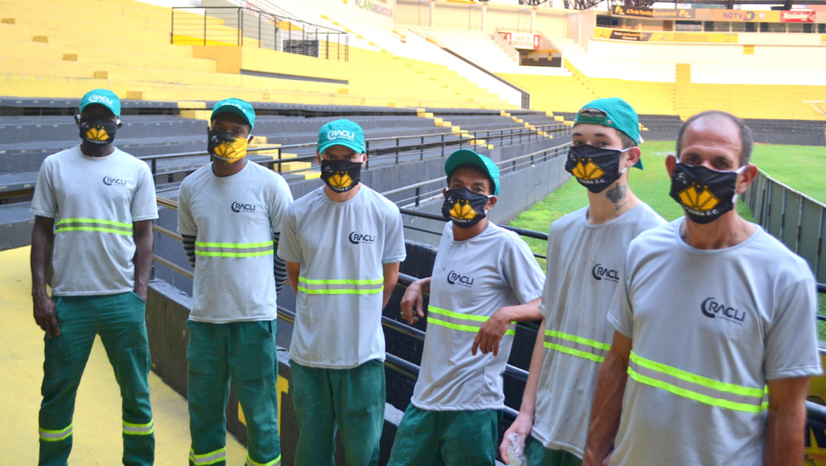 Profissionais do Grupo RAC recebem máscaras do Criciúma Esporte Clube