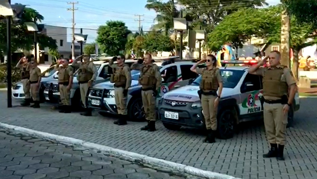 Polícia Militar de Morro da Fumaça presta homenagem a colega que morreu em serviço (VÍDEO)