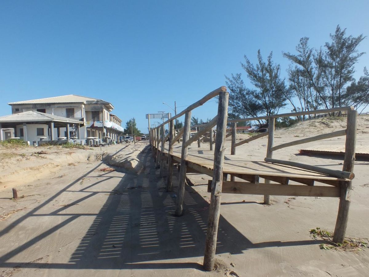 Ressaca deixa estragos no Balneário Esplanada