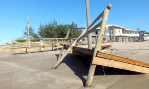 Ressaca deixa estragos no Balneário Esplanada