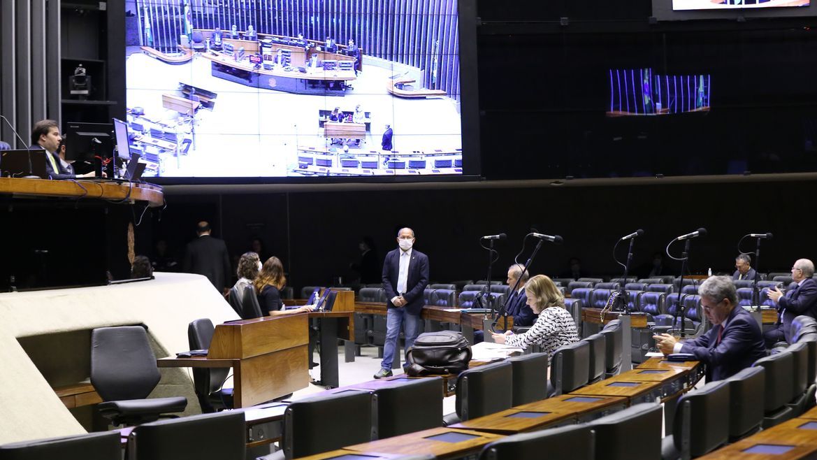 Câmara aprova texto-base de projeto que modifica Código de Trânsito