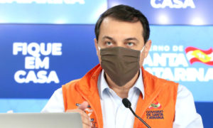 "As forças policiais estarão autorizadas a atuar na área de fiscalização de vigilância sanitária", afirma Governador