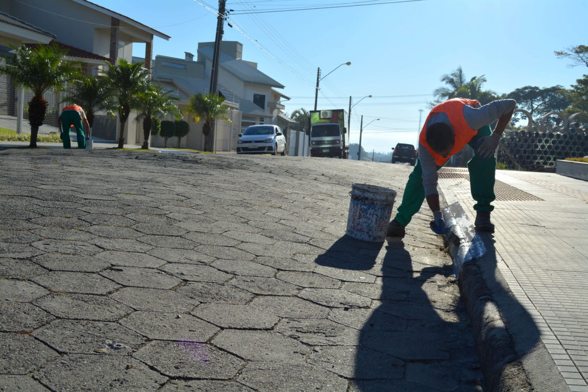 Trabalhos de limpeza e roçadas intensificados em Morro da Fumaça