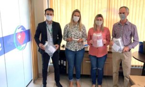 Saúde de Morro da Fumaça recebe 50 protetores faciais do Sinplac, do Senai e do Sesi
