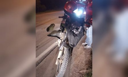 Motociclista “colide” com vaca e é conduzido ao hospital