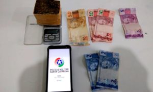 Polícia Militar apreende droga no Bairro Vila Rica