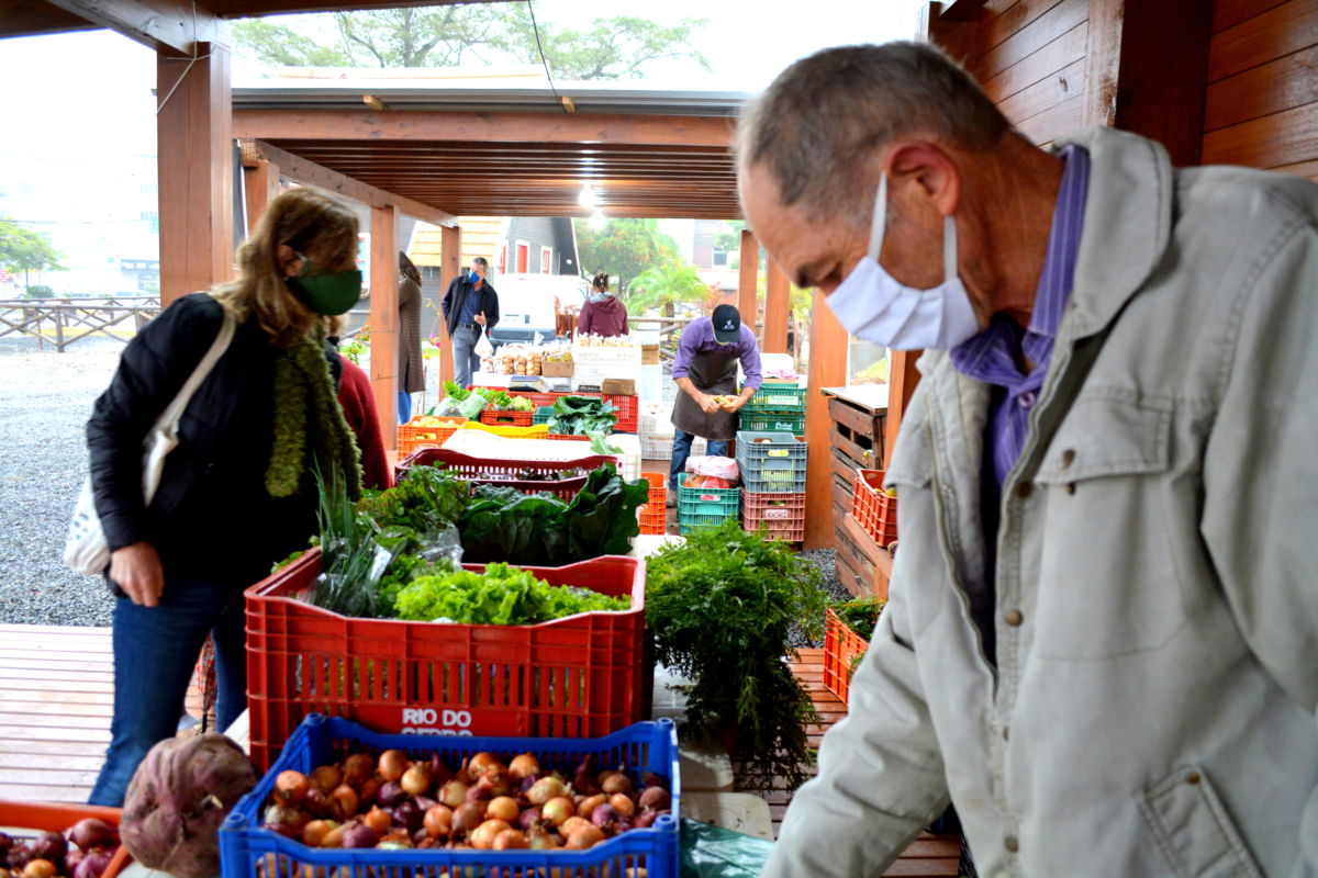 Em novo local, Feira da Agricultura Familiar movimenta Morro da Fumaça