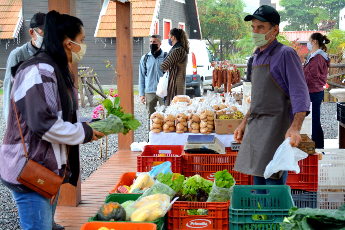 Em novo local, Feira da Agricultura Familiar movimenta Morro da Fumaça