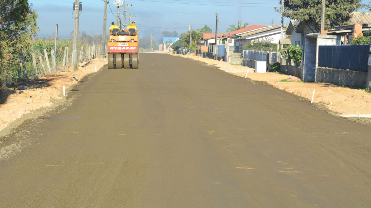 Rua Abel Maccari recebe pavimentação