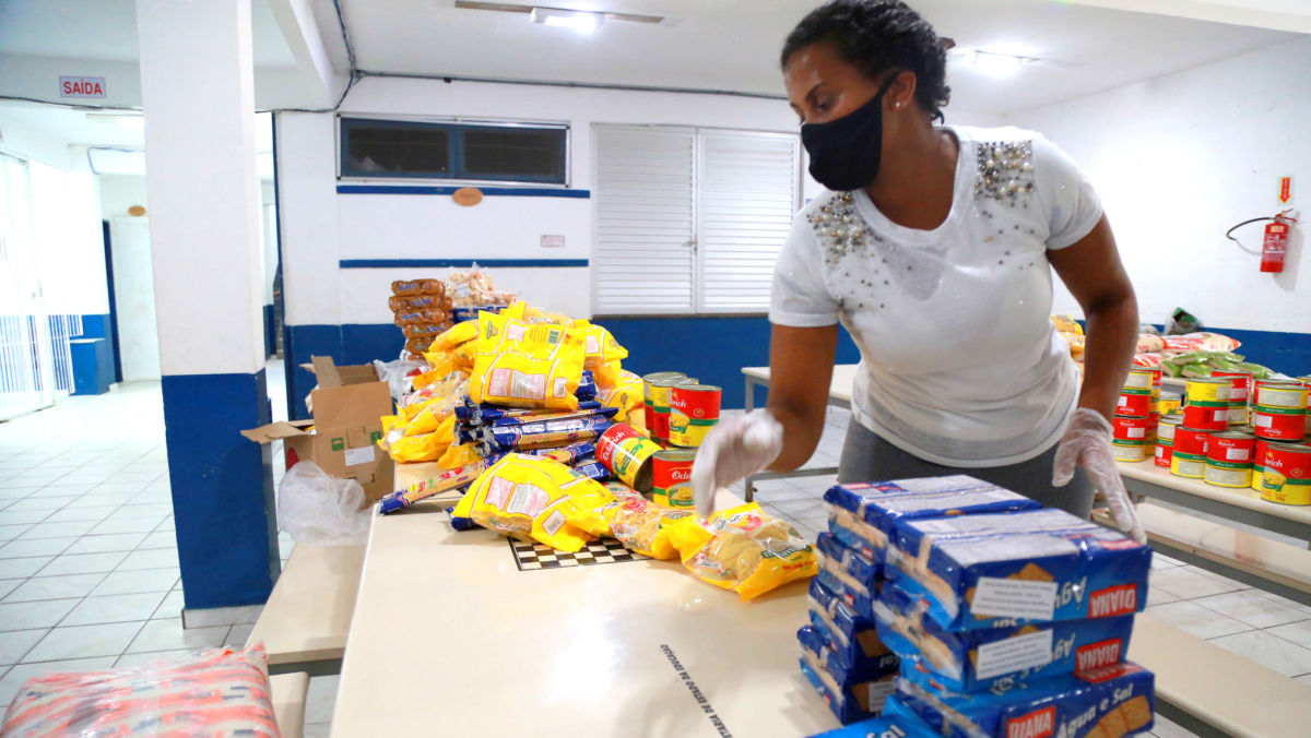 Estado começa a divulgar calendários para retirada do kit de alimentação escolar