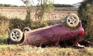 Capotamento: Bombeiros de Morro da Fumaça auxiliam resgate em Sangão
