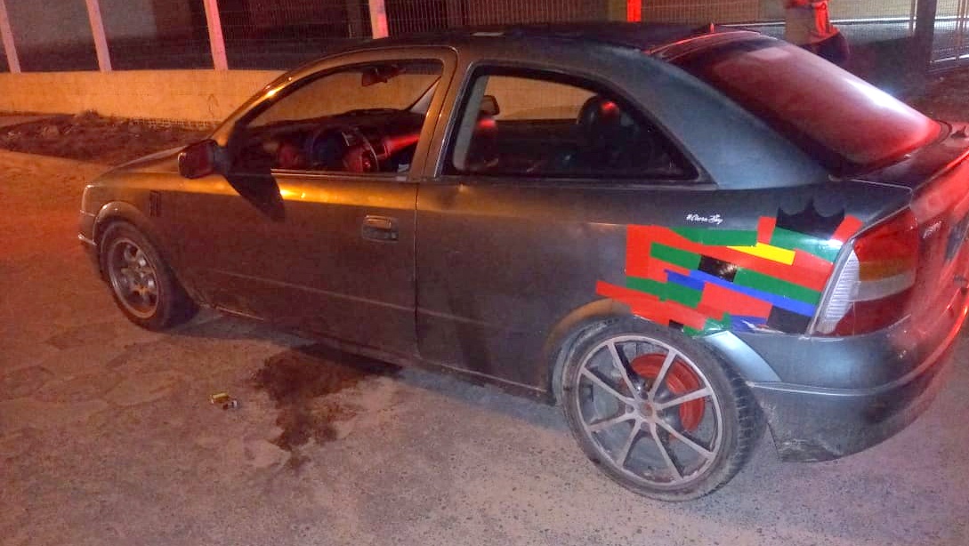 Polícia Militar apreende carro e droga no Naspolini