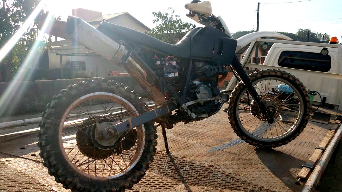 Moto com adulteração no chassi e na cor é apreendida pela Polícia Militar