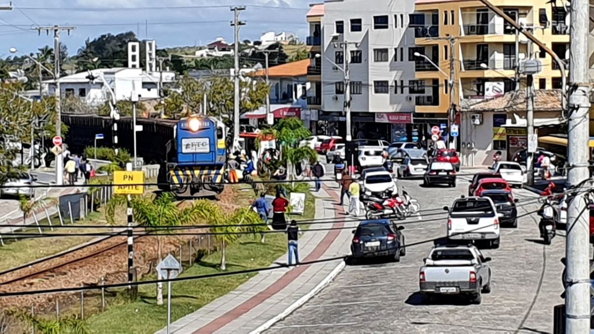 Pedestre é atingida por trem no centro de Morro da Fumaça