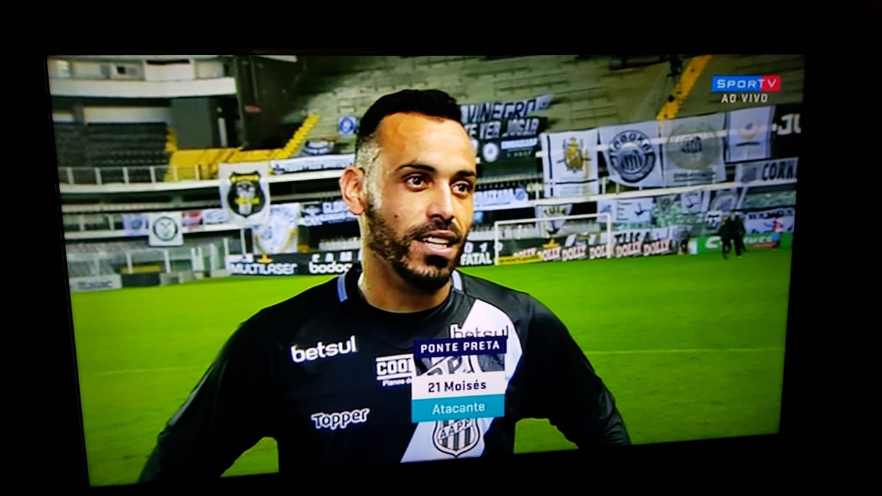 “Nunca deixei de sonhar. Sabia que era a oportunidade da minha vida”, afirma Moisés após gol contra o Santos