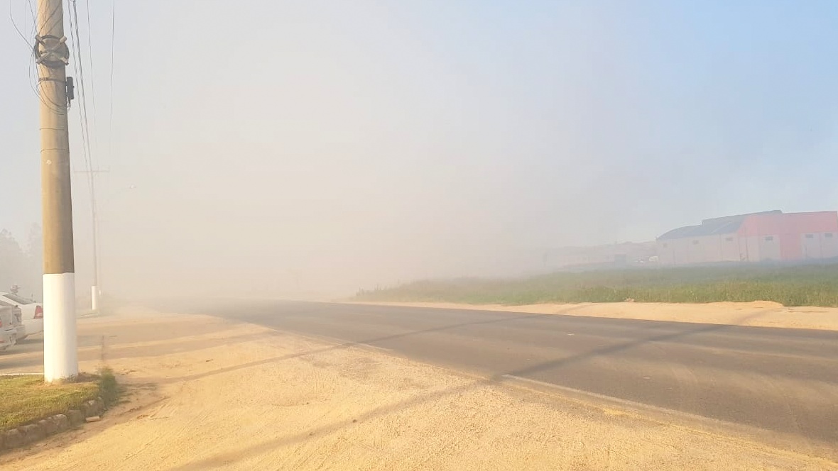 Trânsito: incêndio compromete visibilidade no Picadão Paladini