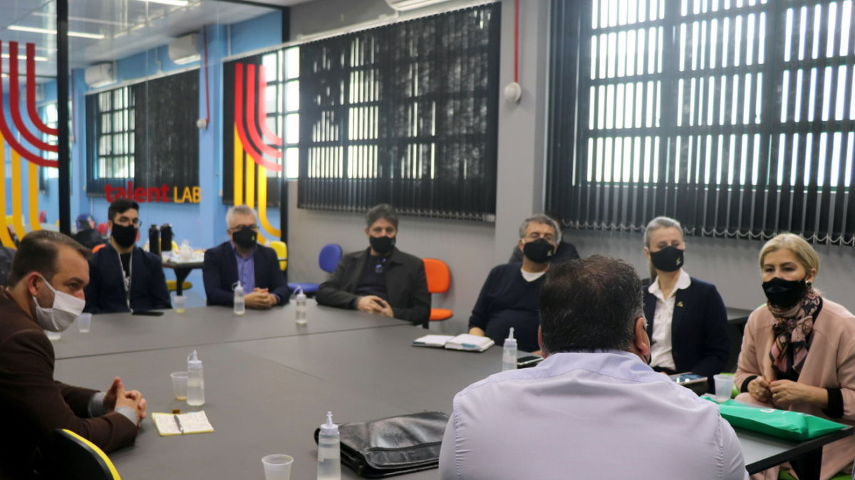 Universidade recebe presidente da Fapesc para encontro sobre Plataforma de Inovação das Instituições Comunitárias