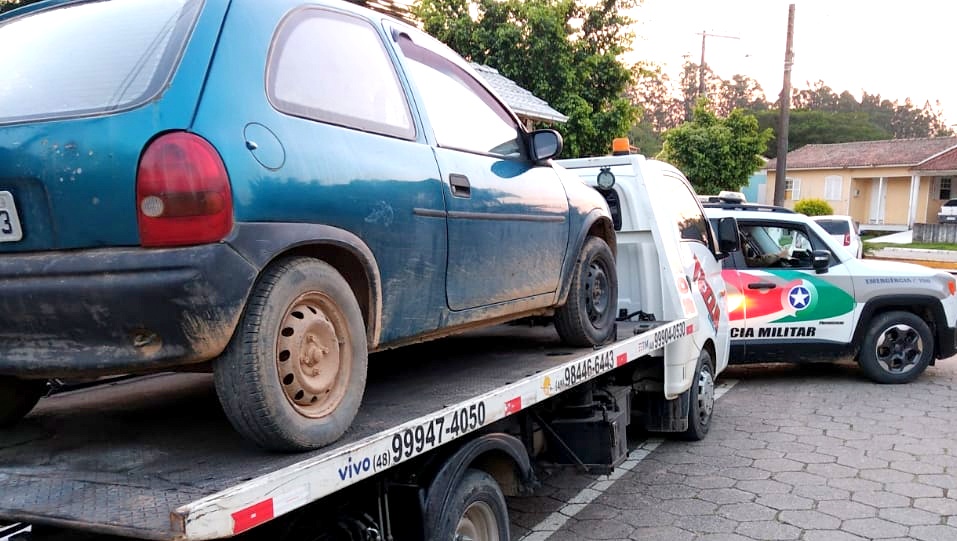 Polícia Militar realiza fiscalização na Rua Tadeu Sigieski Junior