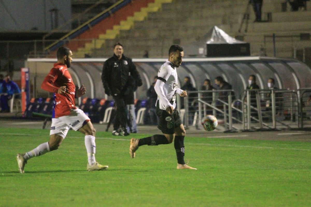 Ponte Preta vence no terceiro jogo seguido de Moisés Vieira como titular