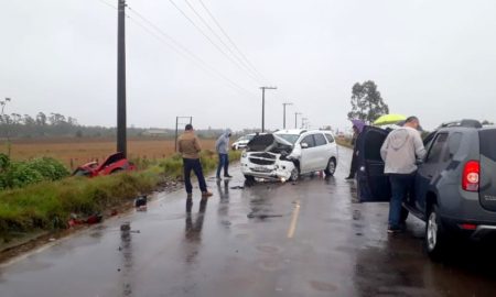 Grave acidente deixa trânsito lento entre BR-101 e Balneário Esplanada