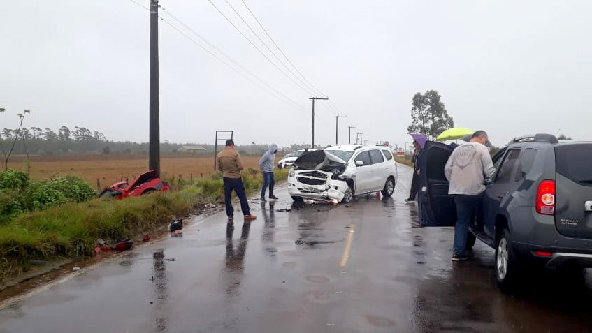 Grave acidente deixa trânsito lento entre BR-101 e Balneário Esplanada