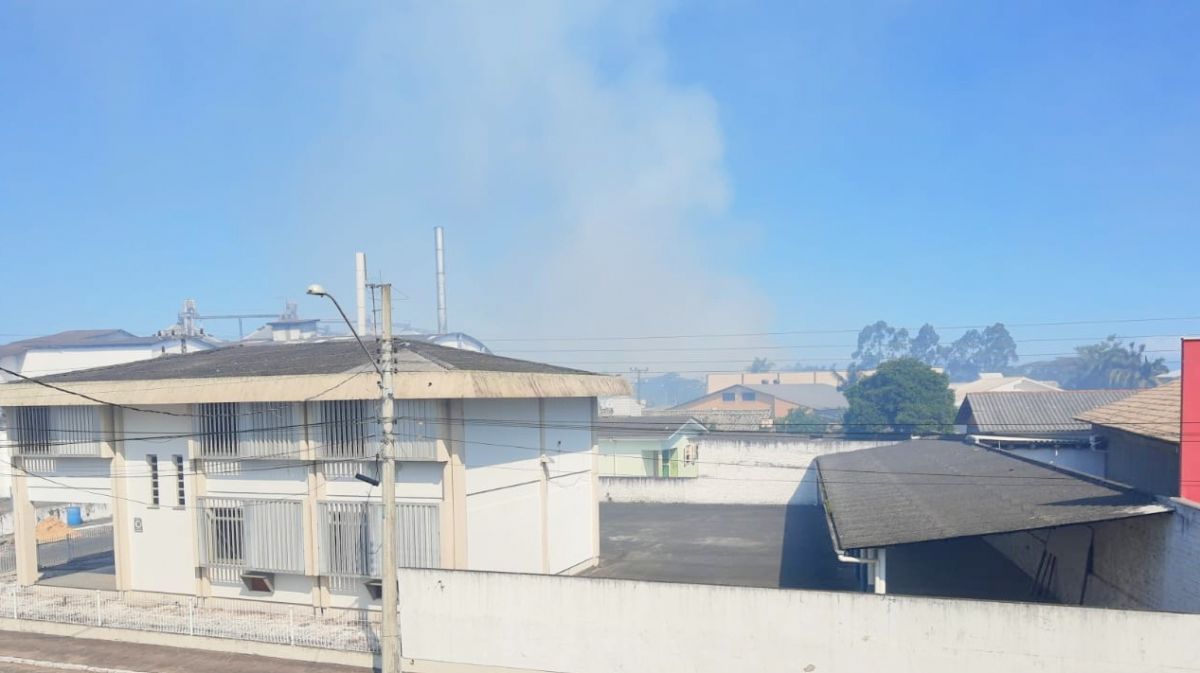 Cheiro forte de fumaça volta a incomodar moradores