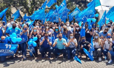 Bandeiraço de Noi e Eduardo toma o centro de Morro da Fumaça