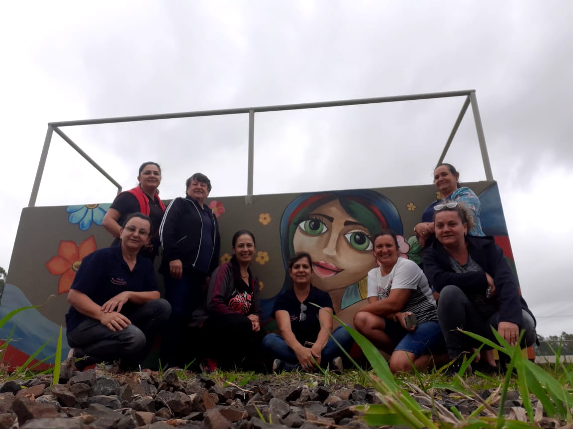 Trabalho artístico embeleza unidades educacionais de Morro da Fumaça