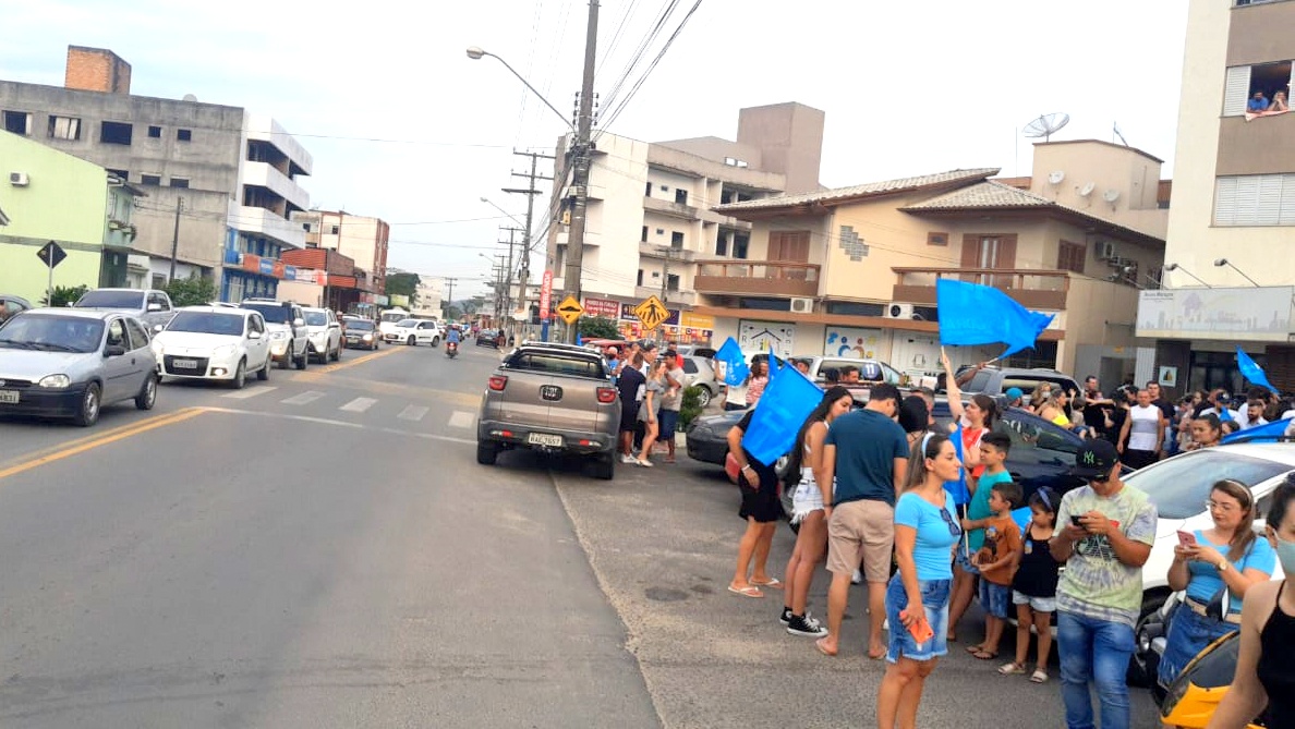 Festa da vitória acontece na Rua 20 de Maio, no centro