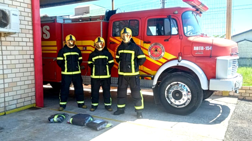 Corpo de Bombeiros recebe equipamentos de proteção individual da Cermoful