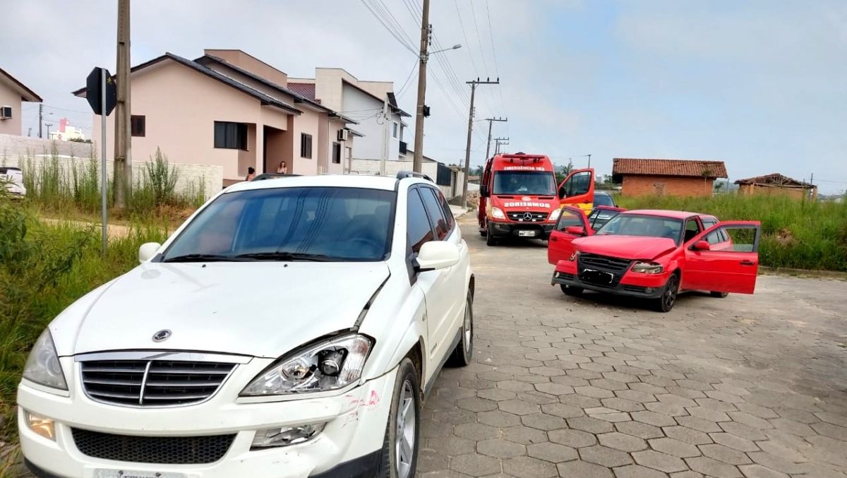 Corpo de Bombeiros atende colisão no Bairro Esperança