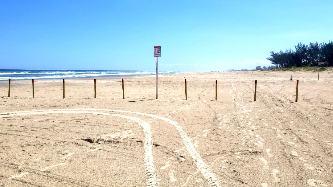 Circulação de veículos na faixa de areia do Balneário Esplanada está proibida