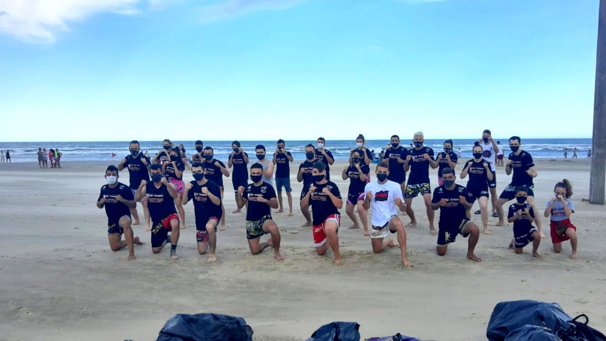 Academia de Muaythai Defarias Team abre temporada 2021 com aulão na Praia da Esplanada