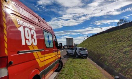 Bombeiros de Morro da Fumaça atendem capotamento na BR-101