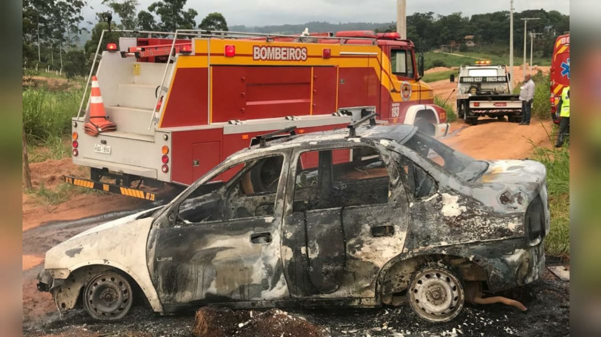 Incêndio em veículo é atendido pelo Corpo de Bombeiros de Morro da Fumaça