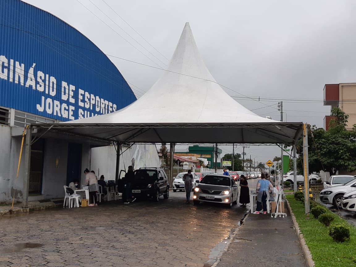 Morro da Fumaça vacina 280 idosos de 70 a 72 anos