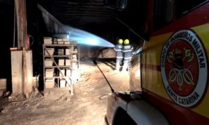 Bombeiros de Morro da Fumaça atendem incêndio em Sangão