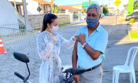 Covid-19: Morro da Fumaça vacina 234 idosos de 66 e 67 anos de idade