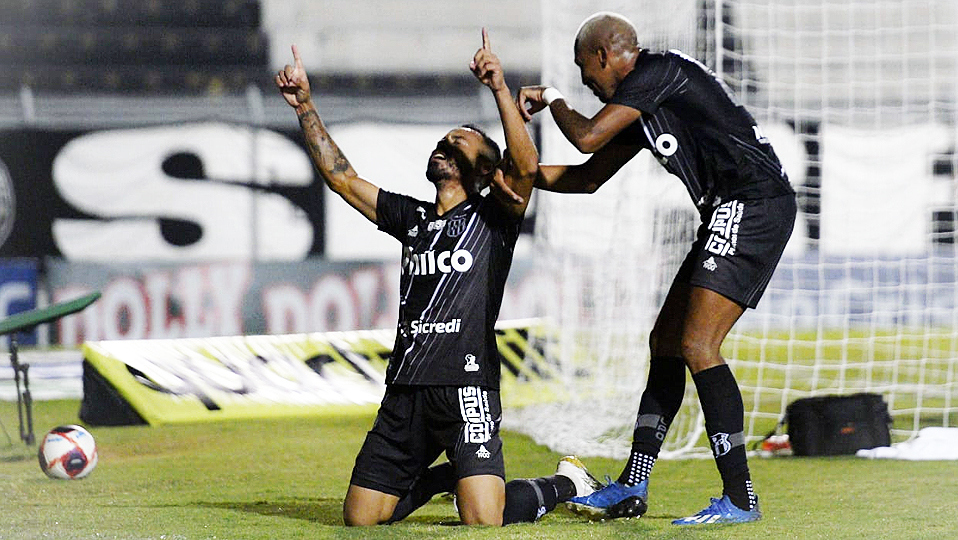 Moisés Vieira marca na goleada da Ponte Preta sobre o Santos