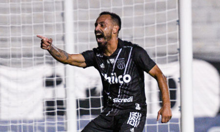 Com gol de Moisés, Ponte Preta vence o Confiança e se garante na série B de 2022