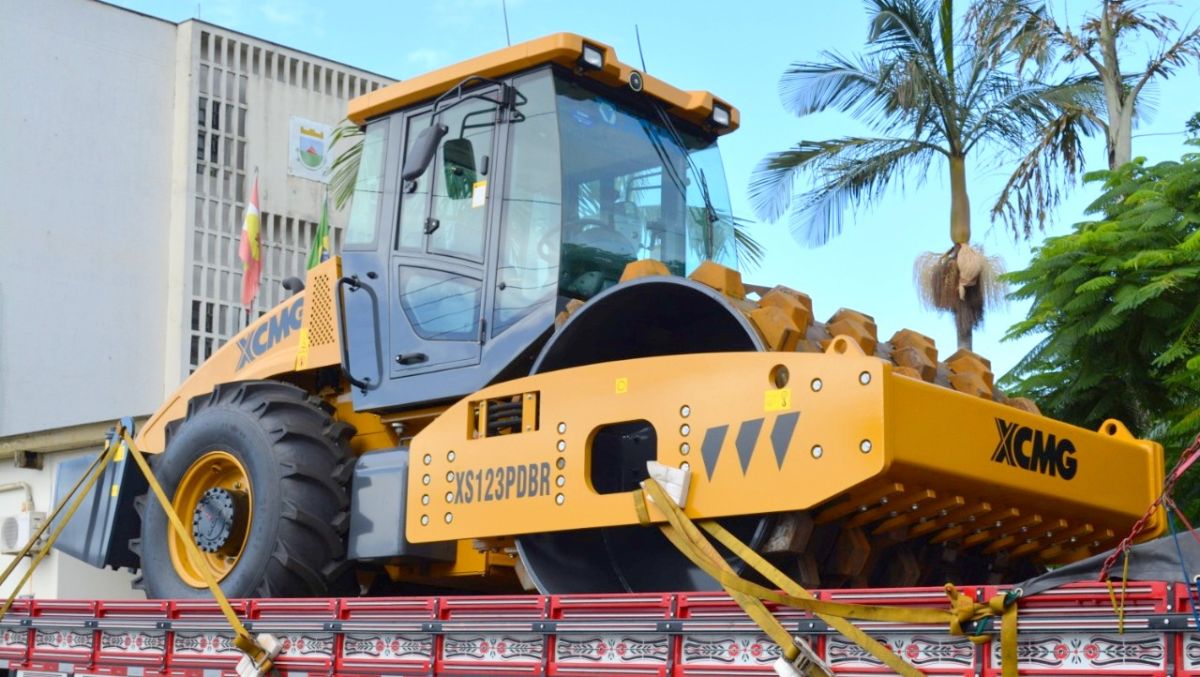 Morro da Fumaça passa a contar com rolo compactador