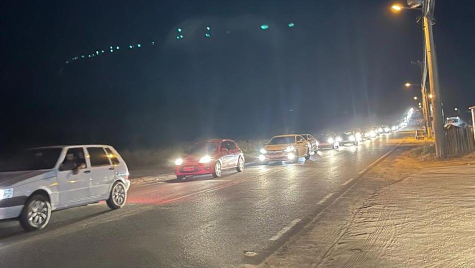 Motoristas enfrentam fila na volta do Balneário Esplanada (VÍDEO)