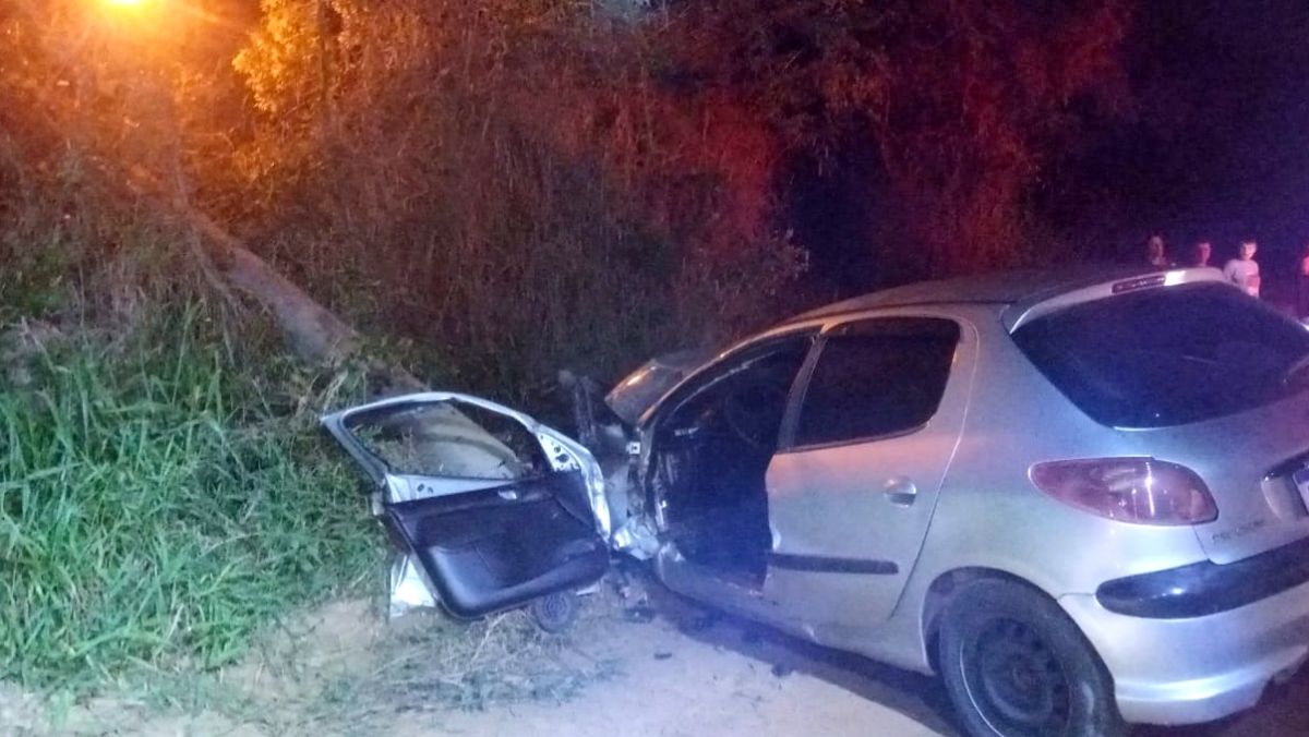 Bombeiros de Morro da Fumaça resgatam motorista que ficou preso às ferragens