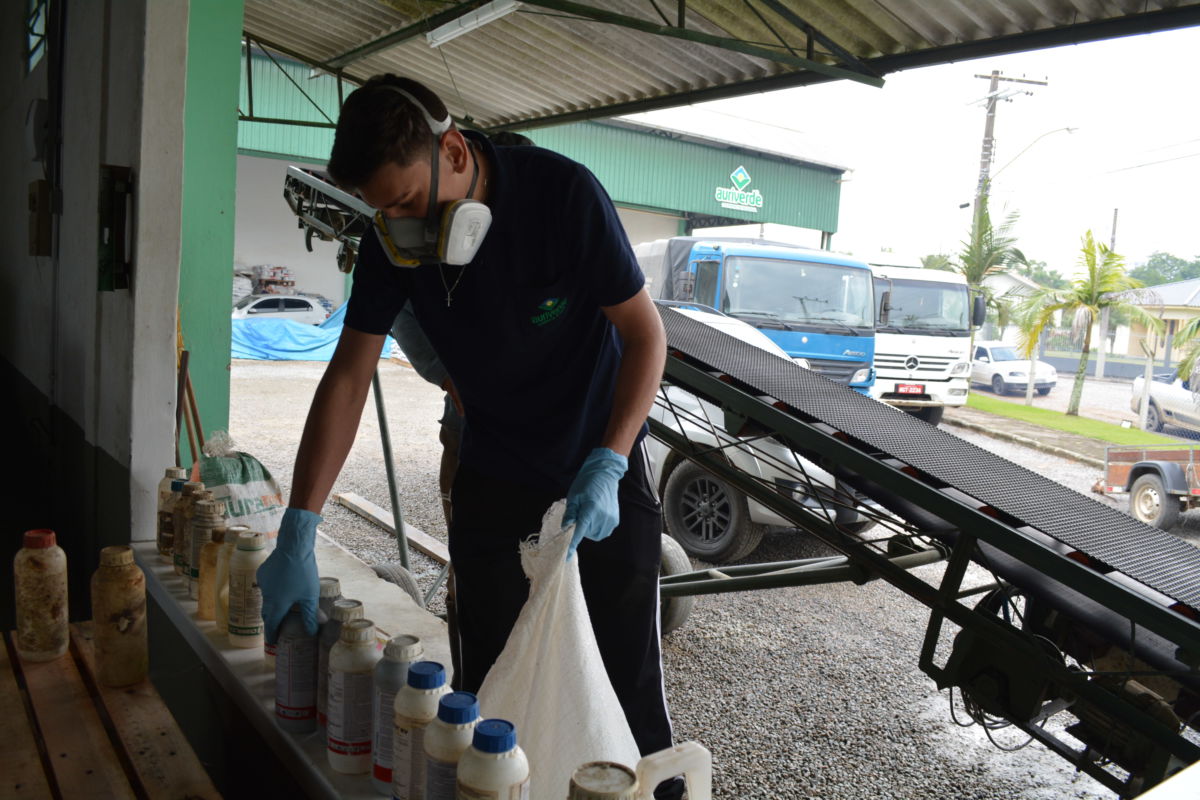 Iniciativa recolhe cerca de 800 embalagens de agrotóxicos