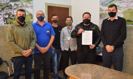 Morro da Fumaça assina contrato com empresas para limpeza pública