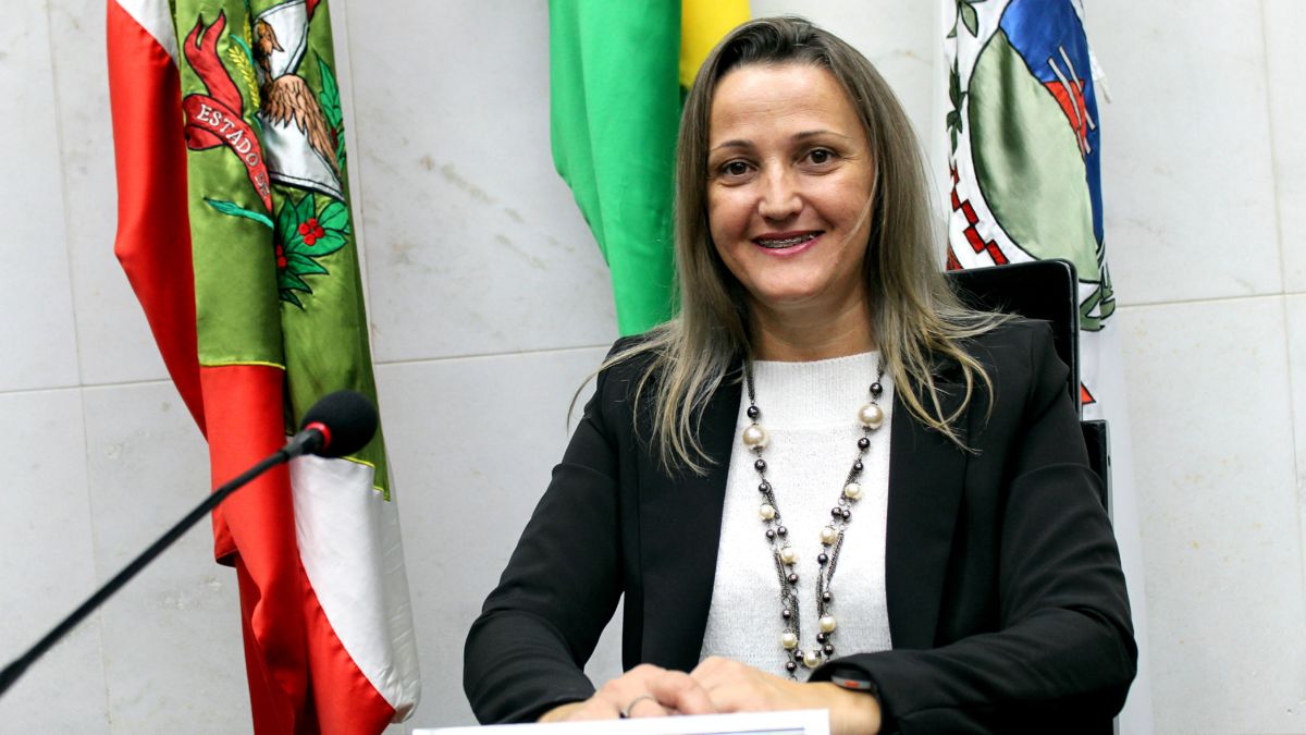 Vereadora Simoni registra seu nome para disputar presidência da Câmara