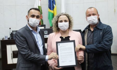 Servidores da Secretaria de Saúde recebem homenagem pelo atendimento na pandemia