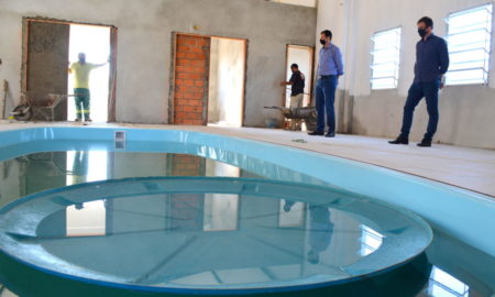 Construção de piscina hidroterápica na reta final em Morro da Fumaça