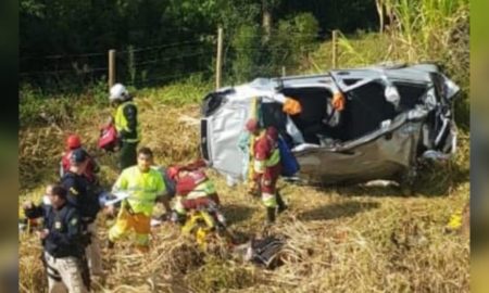 Samu de Morro da Fumaça atende capotamento com morte na BR-101